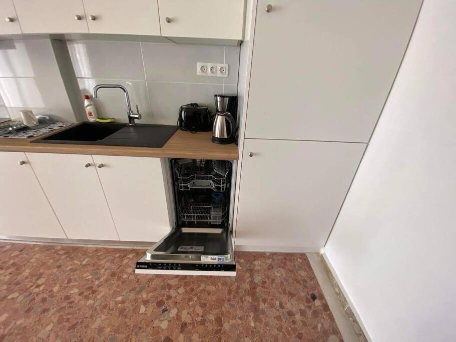New! Flower Patio House 2 Bdr - Bbq - Wash Machine Lávrion Exterior foto